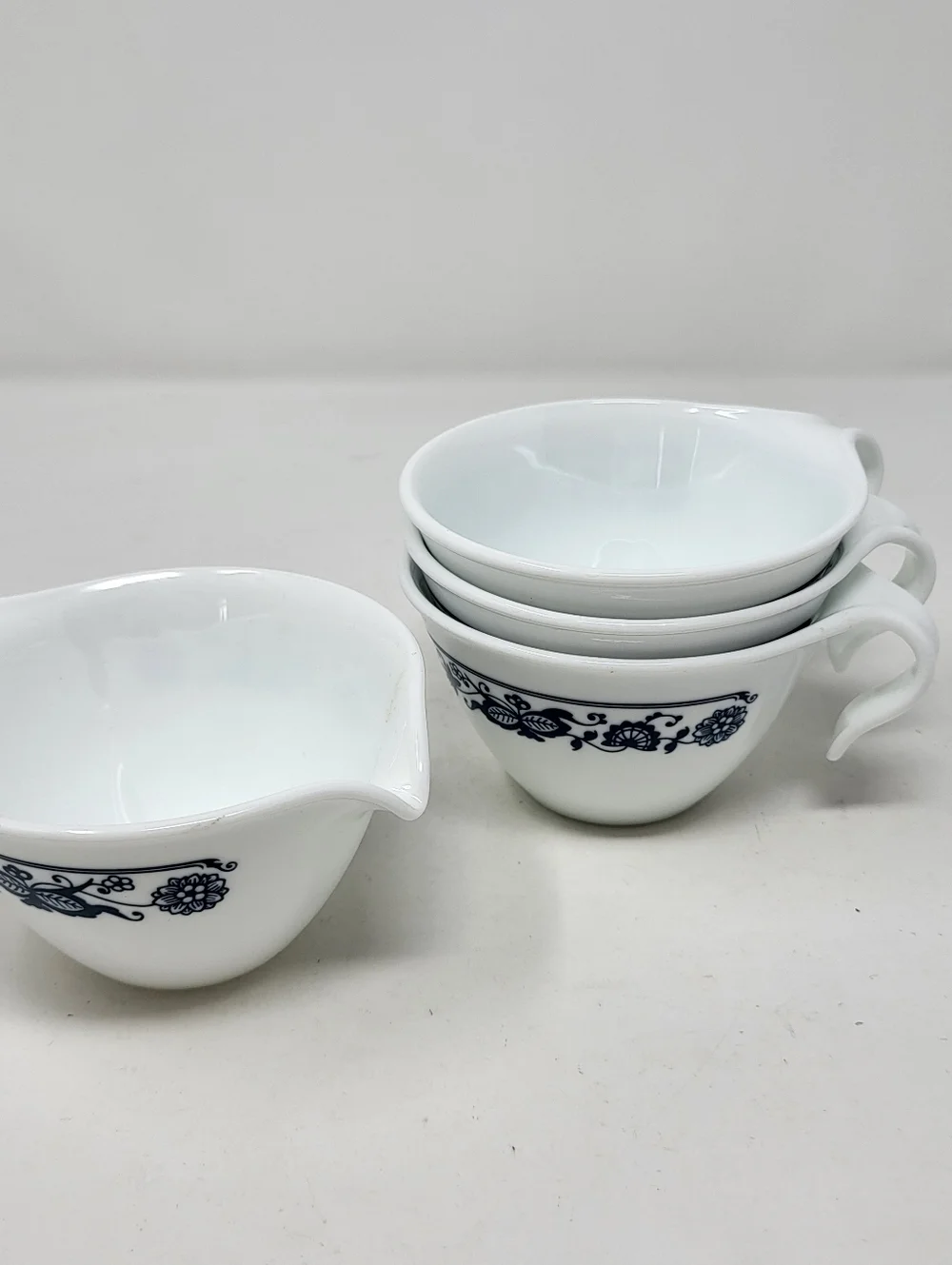 Corelle‎ Old Town Blue Onion Tea Cups Creamer Set of 4 Blue White Vintage